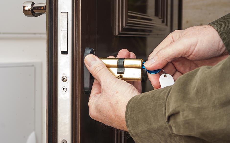 souci résolu serrurier ouverture de porte Montrouge
